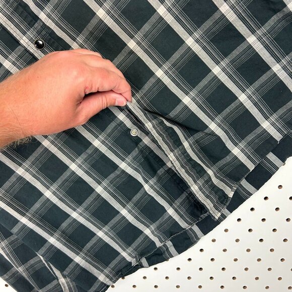 Southpole Plaid Long Sleeve Button Shirt Sz Medium Y2K Skate Grunge Black Script - Picture 3 of 7